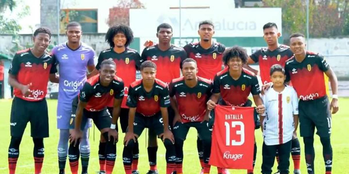 Antonio Valencia ganó en su debut como entrenador del AV25