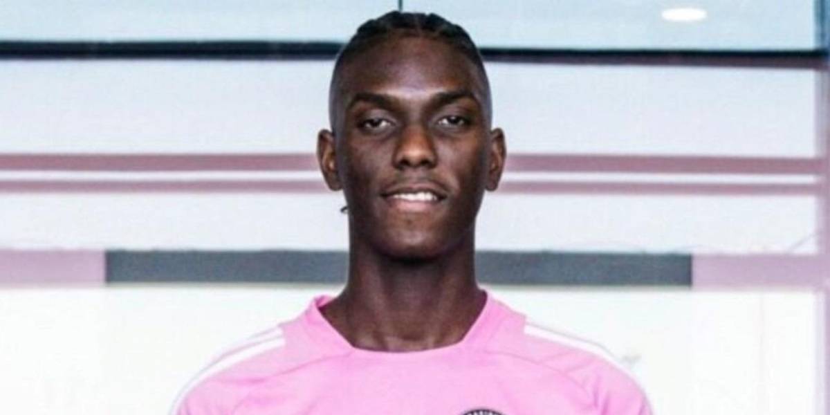 Allen Obando: La jugada fue muy rápida, no lo miré (a Messi), se me fue largo el balón y pasó lo que pasó