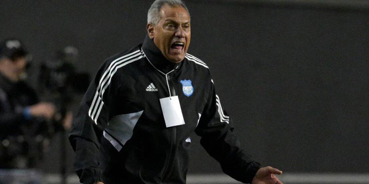 Liga Pro: El entrenador Hernán Torres desmiente su salida de Emelec