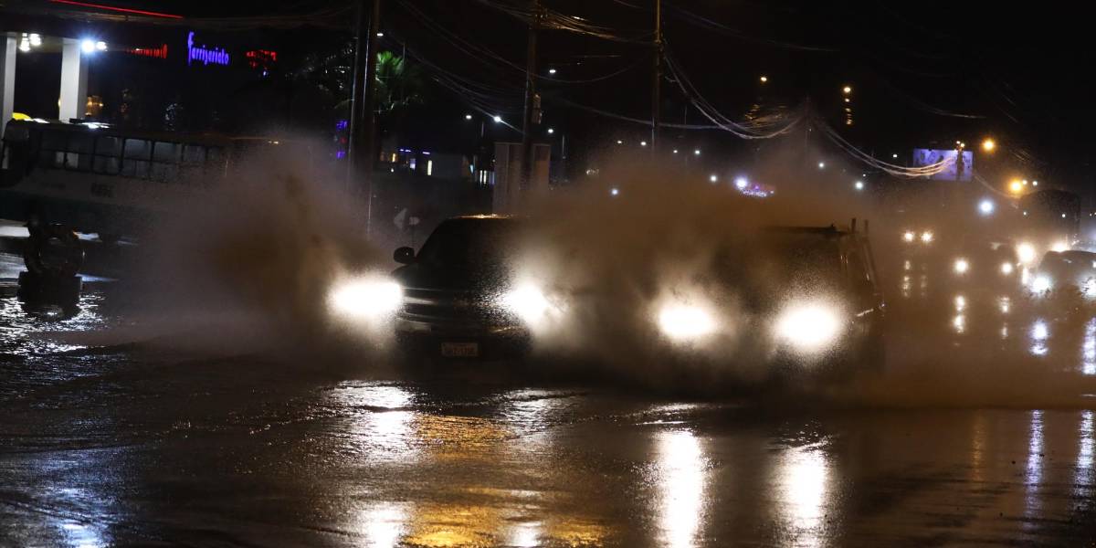 Intensas lluvias azotan varias provincias de Ecuador este lunes 19 de febrero