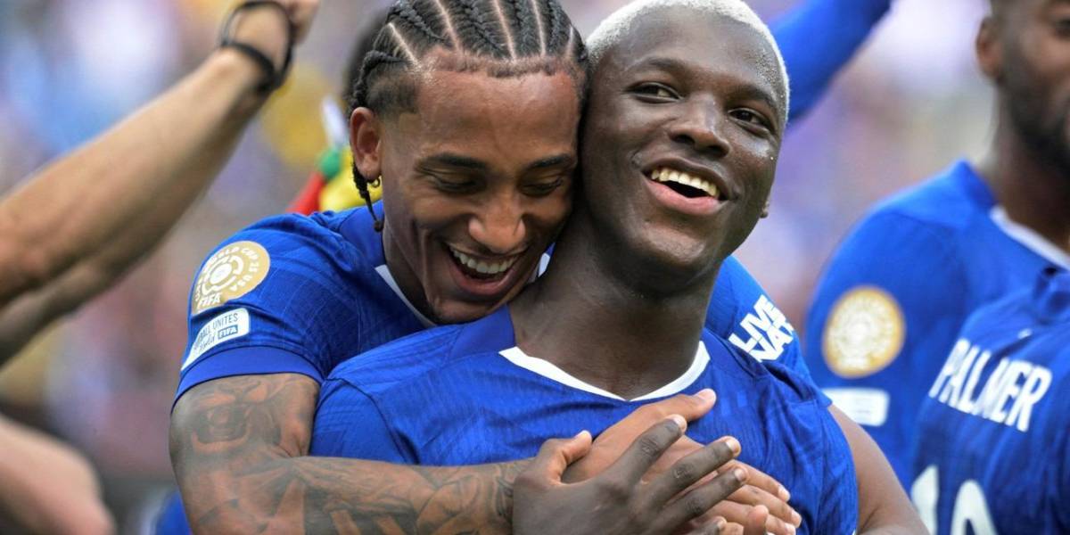 Moisés Caicedo le gana el duelo a Piero Hincapié en amistoso entre el Chelsea y Bayer Leverkusen