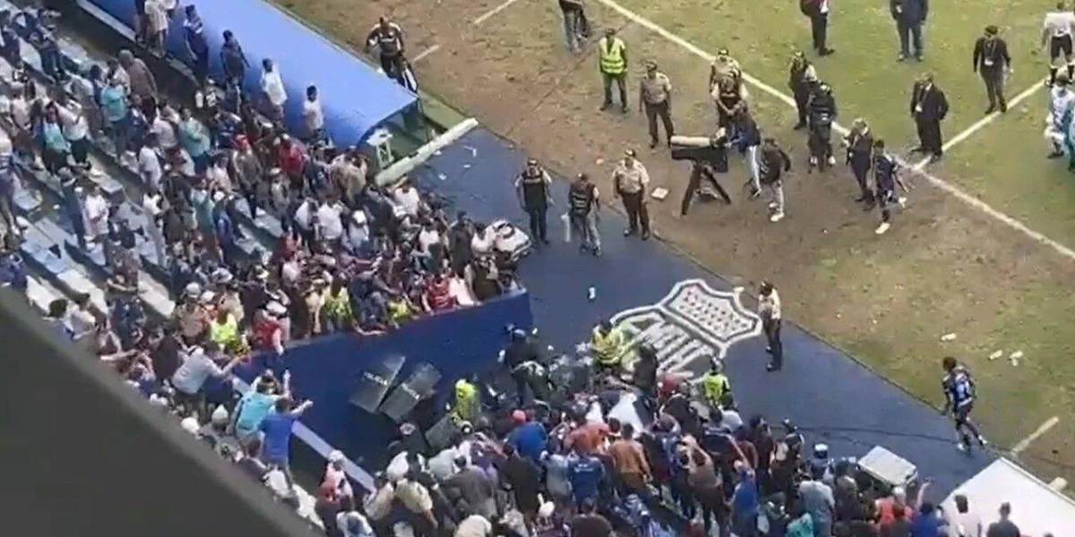 Liga Pro: Miguel Rondelli y jugadores de Emelec fueron agredidos por sus hinchas