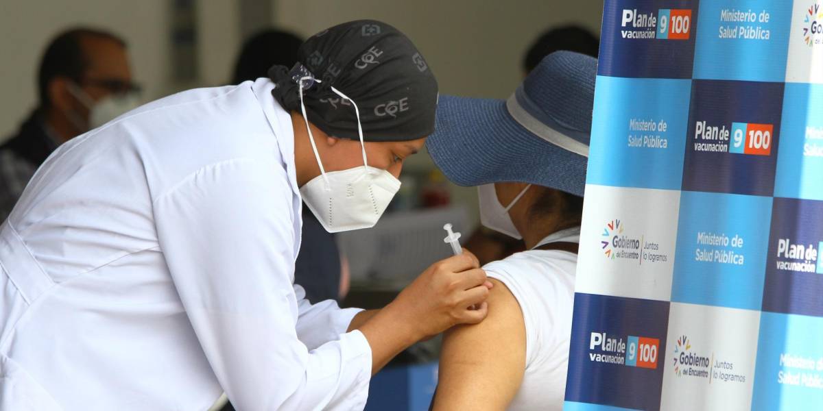 Gobierno de Lasso espera vacunar al 85% de los ecuatorianos hasta fin de año
