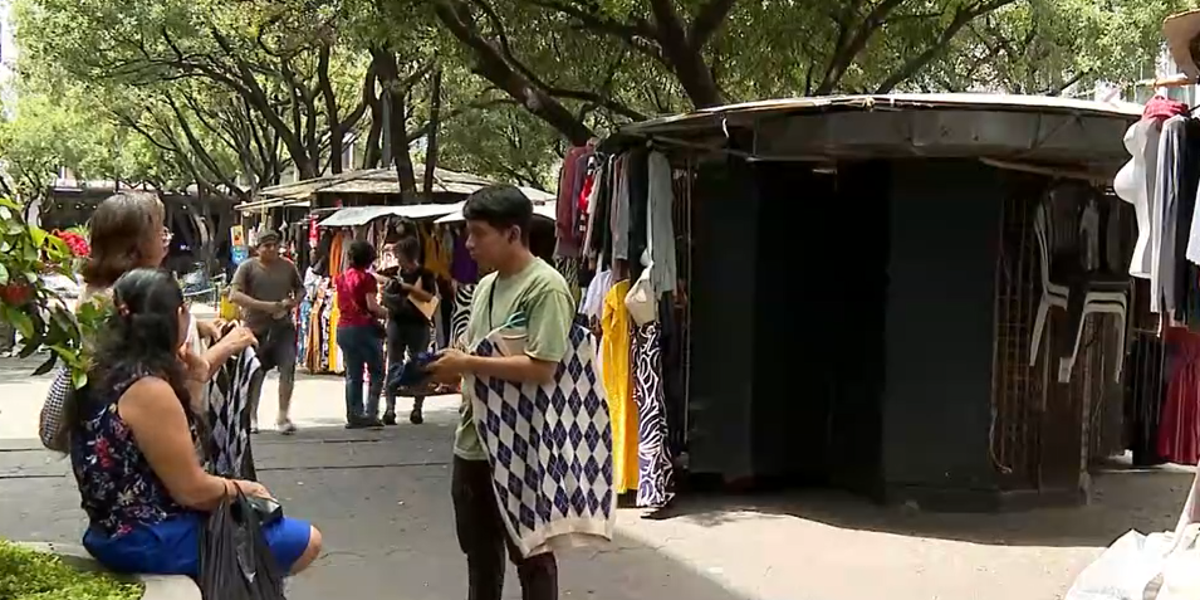 Comerciantes de la Plaza San Francisco de Guayaquil no podrán seguir en los kioscos cuando se renueve la obra