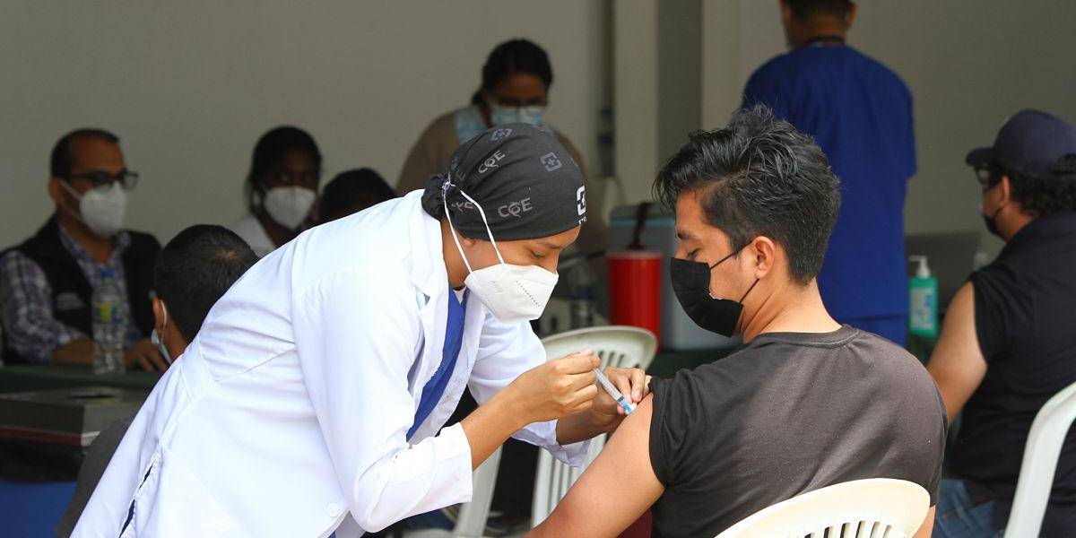 Vacunación de segunda dosis de Sinovac se normaliza hoy lunes