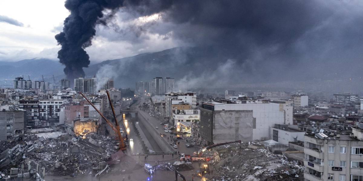 Casi 5.000 muertos en Turquía y Siria tras los devastadores terremotos