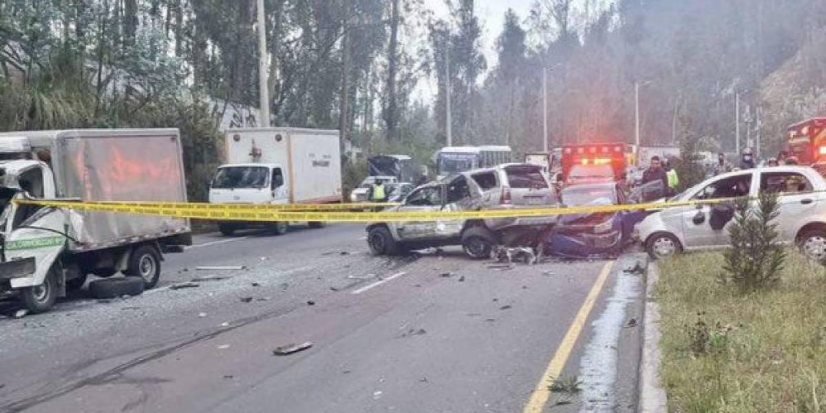 Al menos seis personas mueren al día en siniestros de tránsito en Ecuador