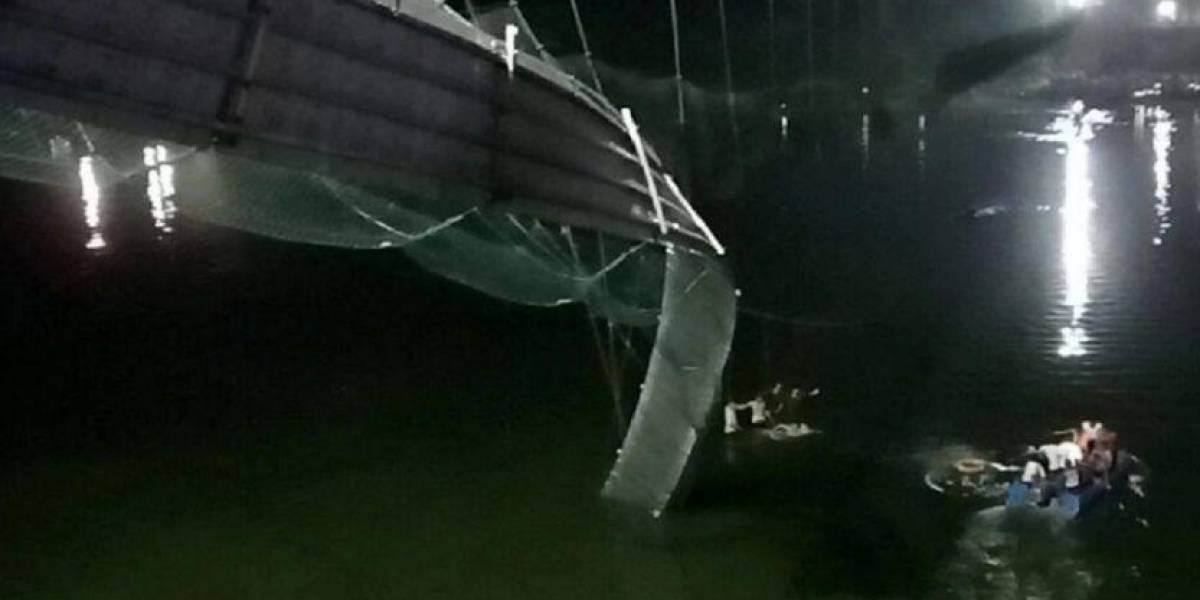 Un puente colgante se desplomó en India y al menos 132 personas murieron