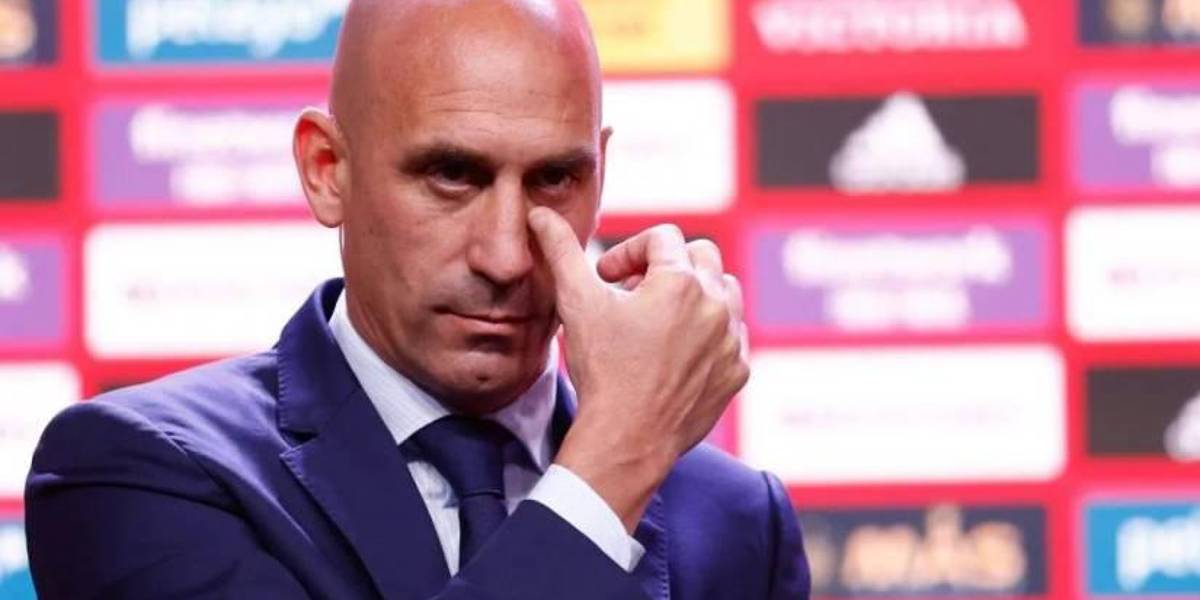 FIFA suspende a Luis Rubiales por el beso a la jugadora Jenni Hermoso