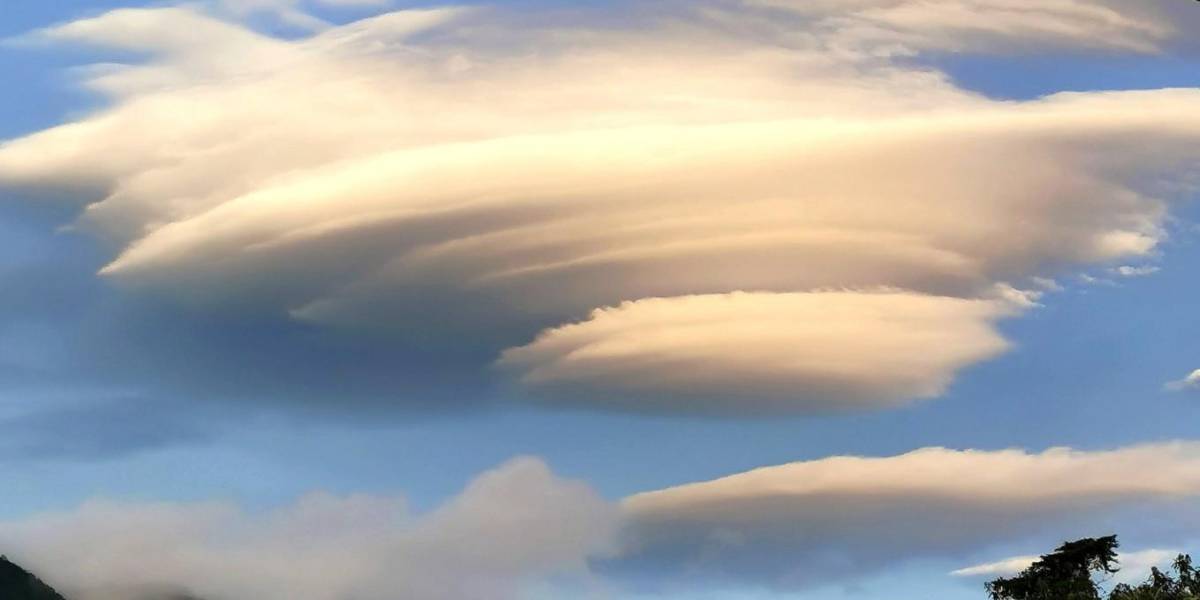 Se forma una rara nube lenticular en el cielo de México
