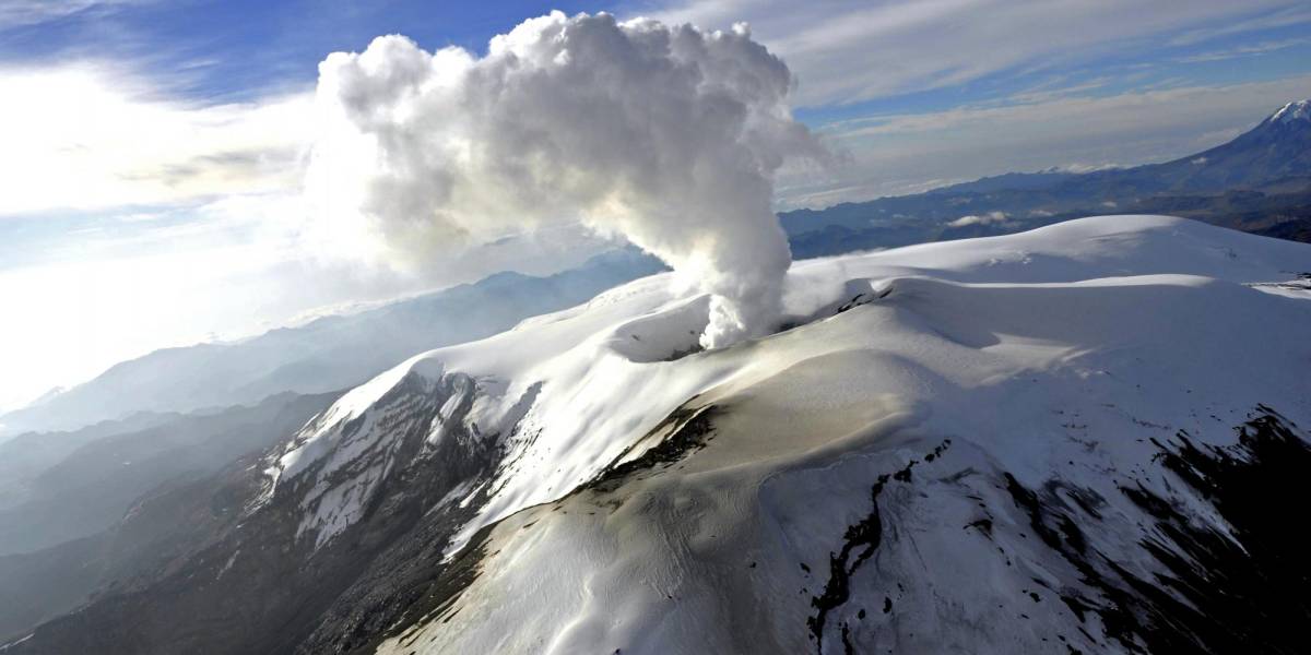 Colombia se prepara ante posible erupción del volcán Nevado del Ruiz