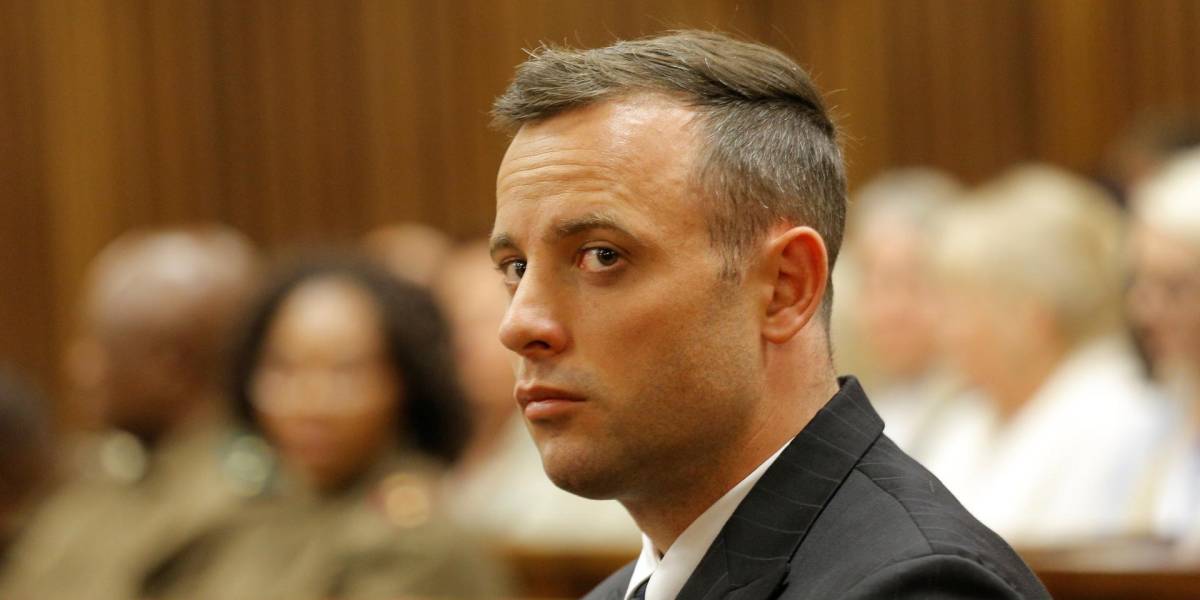 El atleta Oscar Pistorius obtiene libertad condicional, 10 años después de matar a su novia