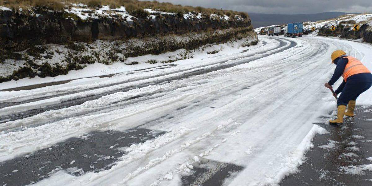 Nieve cayó en la carretera Ambato-Guaranda este 30 de octubre