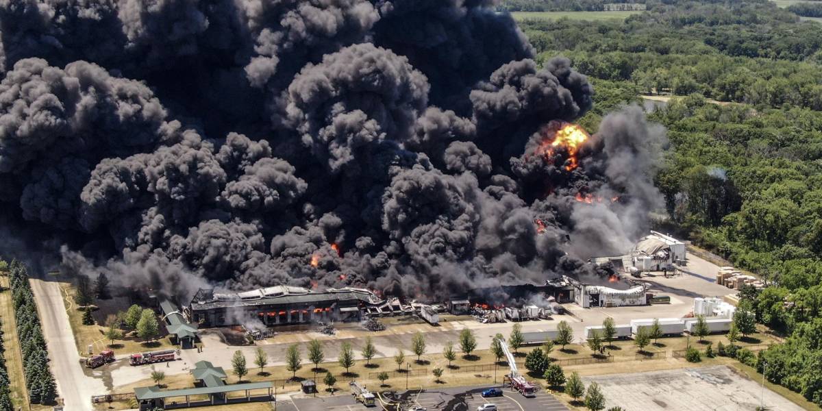 EE.UU.: cientos de evacuados tras gigantesca explosión en planta química