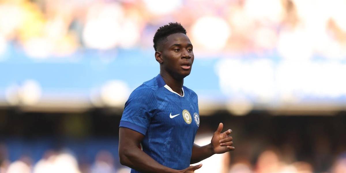 Dario Essugo, sustituto de Moisés Caicedo en el Chelsea, fue operado por una lesión en el muslo