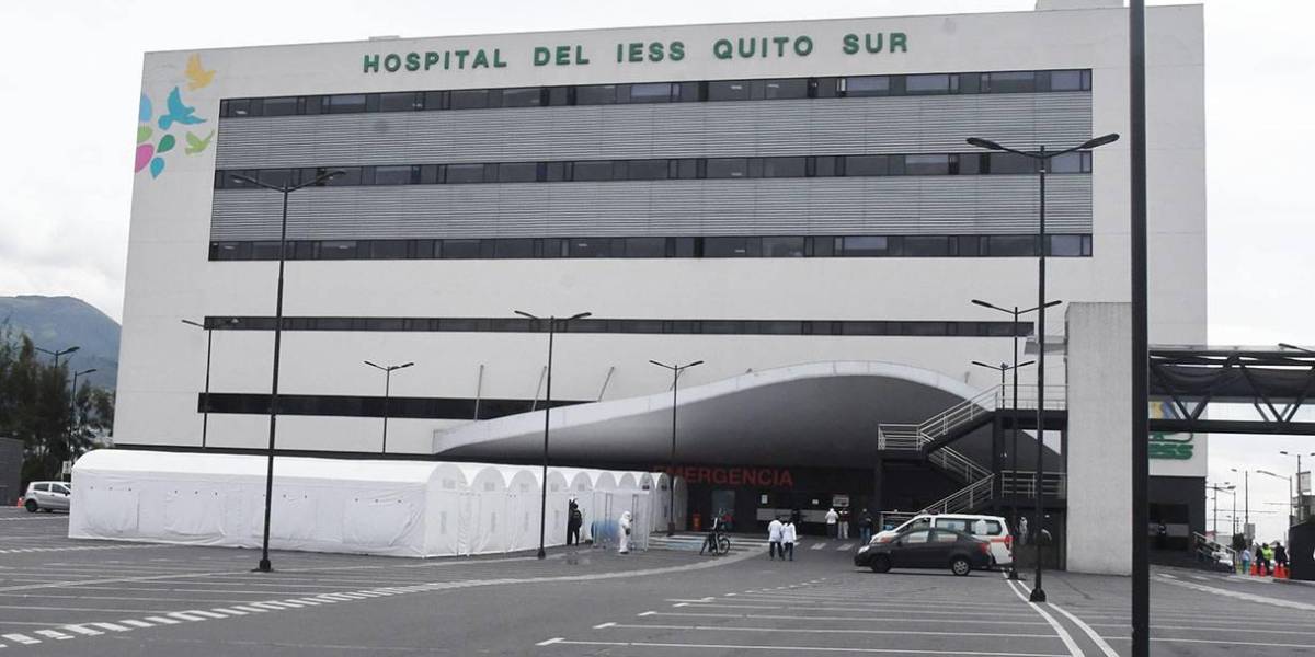 Médicos denuncian despidos del Hospital IESS Quito Sur