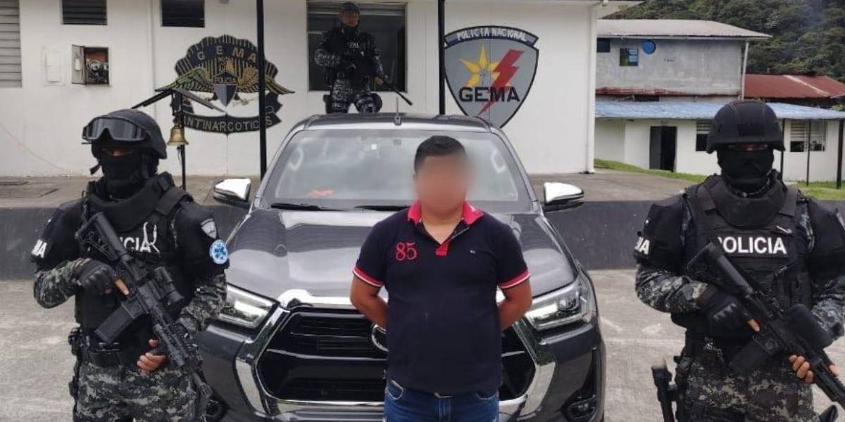 Un hombre que ocultaba en un auto USD 200 000 en efectivo fue detenido en Napo