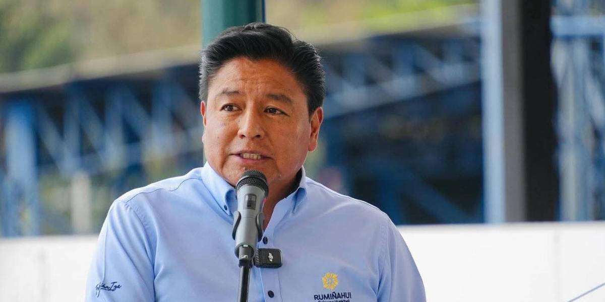 El Concejo Municipal aprobó la remoción del alcalde de Rumiñahui, Fabián Iza