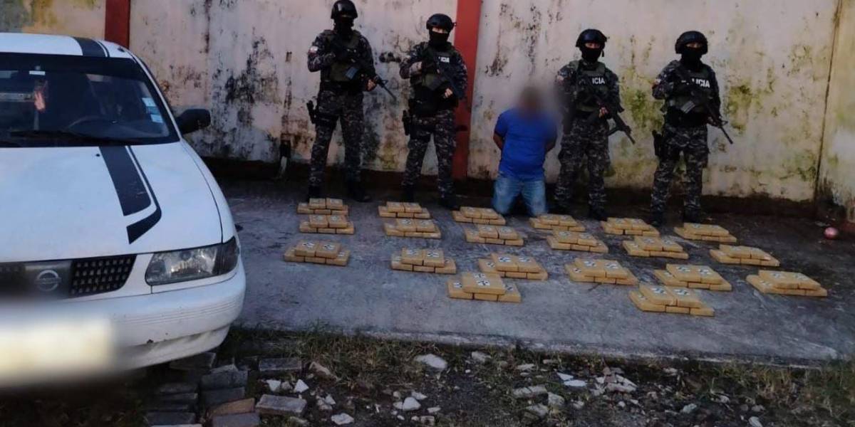 Un hombre conducía un auto en el que se ocultaban 100 kilos de cocaína, en Tena