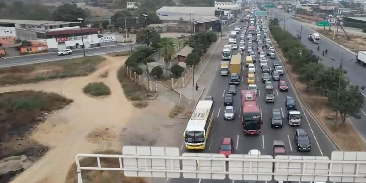 Ecuador: Esta es la multa para quienes se detienen a tomar fotos de siniestros