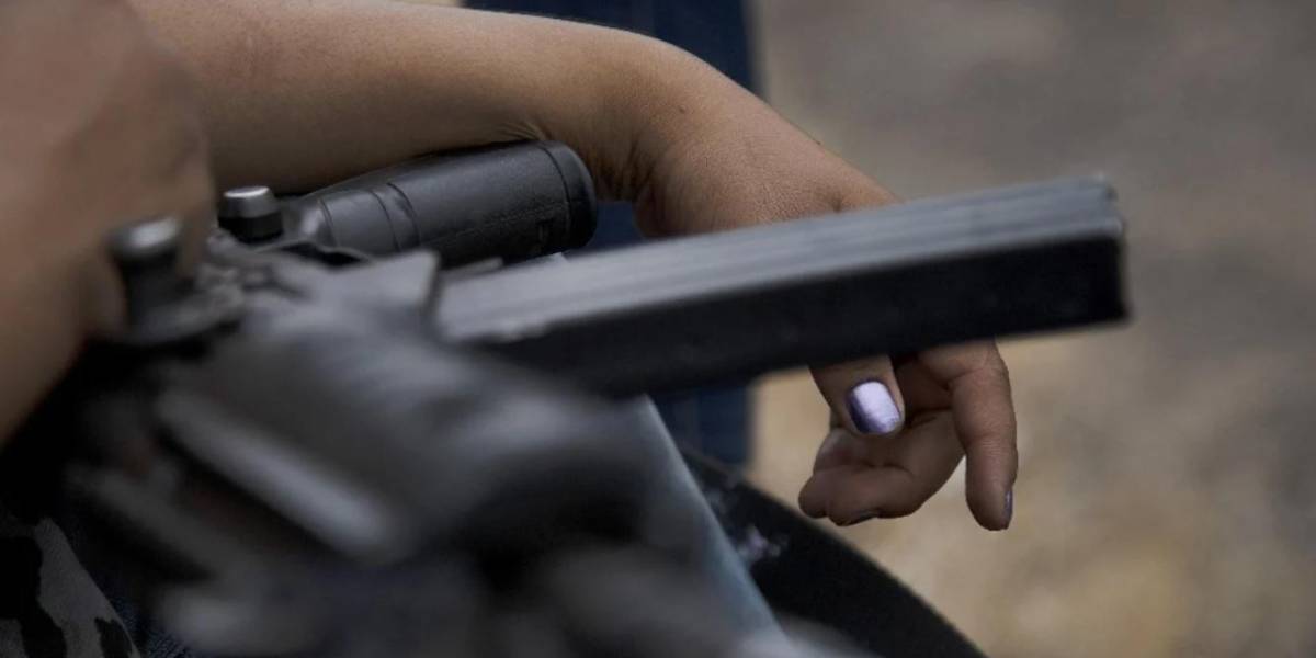 Más mujeres cometen robos a personas, venta de droga, y portan armas en Guayaquil