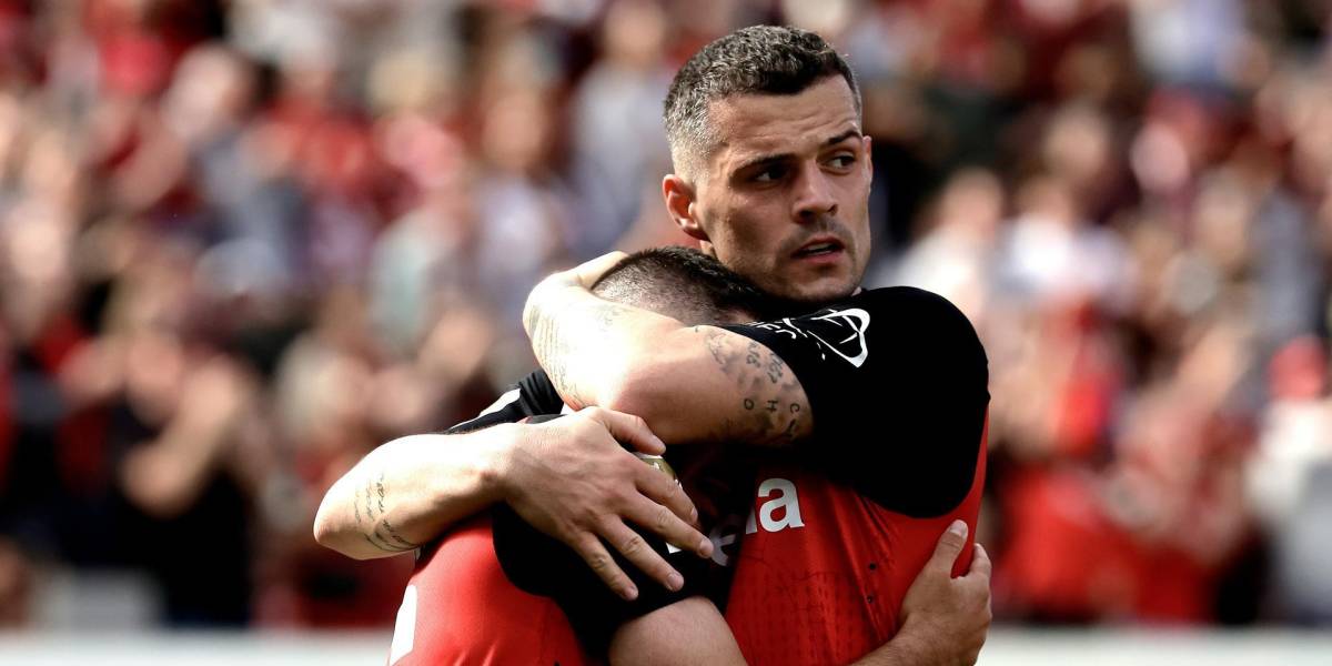 Bayer Leverkusen de Piero Hincapié gana al Augsburg y pone en espera la celebración del Bayern Munich