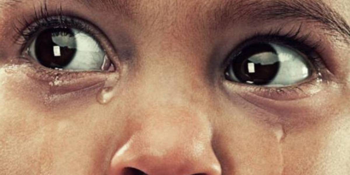 Maestra es condenada a 4 años de prisión por actos de odio contra un menor en Ecuador