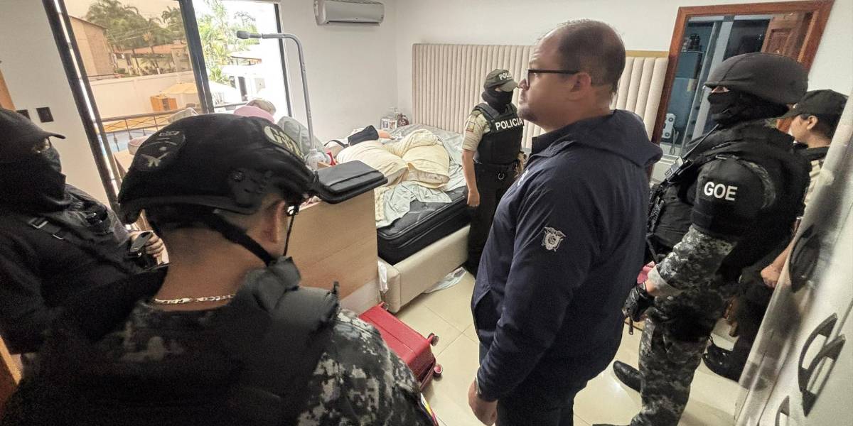 Más de medio millón de dólares había en la casa allanada en La Aurora