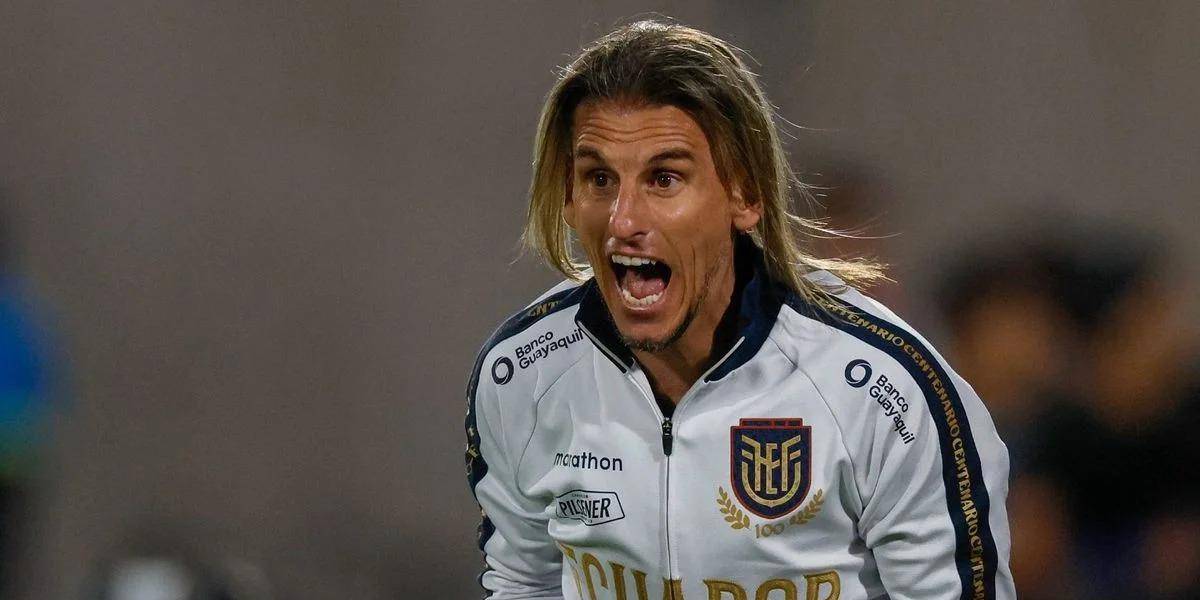 Beccacece se molesta y discute con periodista luego del empate con Paraguay