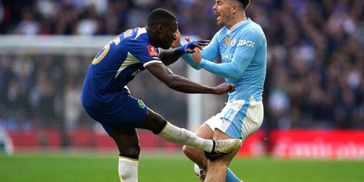 Moisés Caicedo y su polémica plancha sobre Grealish que desató la furia del inglés