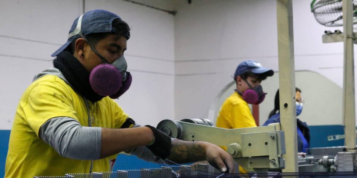 El empleo adecuado ha mejorado 1,1 %, respecto a marzo de 2021