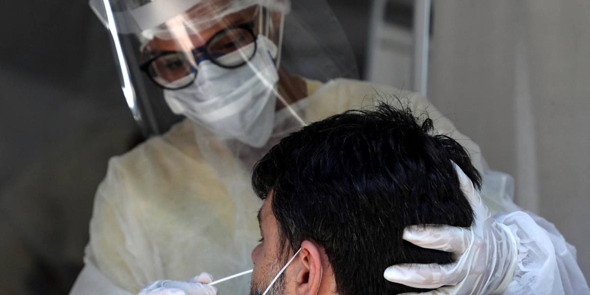 Laboratorios del país registran largas filas para prueba COVID-19