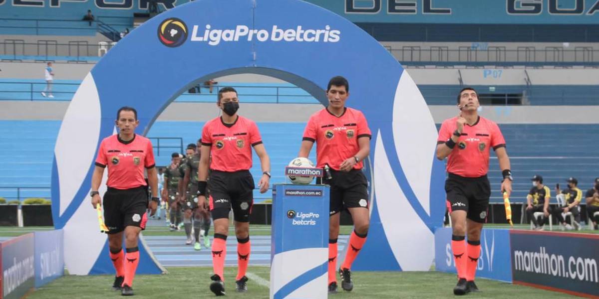 Suspendidos varios torneos hasta que se resuelva la situación del arbitraje