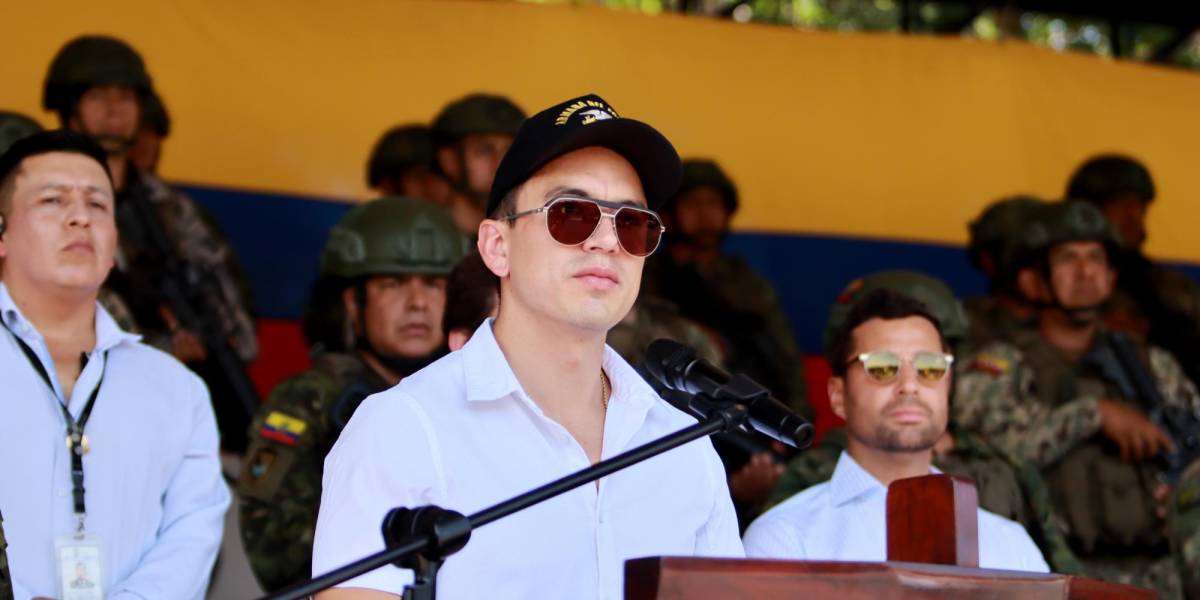 Daniel Noboa gobierna con gafas de sol: ¿Qué comunica el presidente con su imagen?