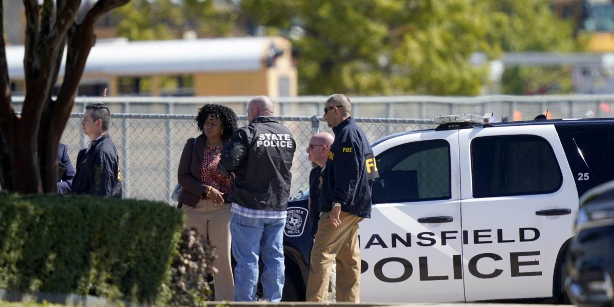 Al menos 4 heridos por disparos en una secundaria en Texas
