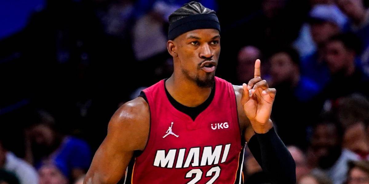 Jimmy Butler, estrella de la NBA jugó en el parque La Carolina de Quito