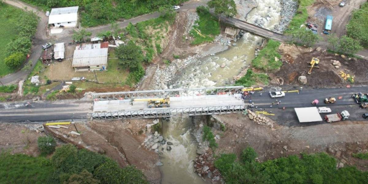 El puente tipo Delta en la vía Alóag-Santo Domingo estará cerrado hasta el mediodía del lunes