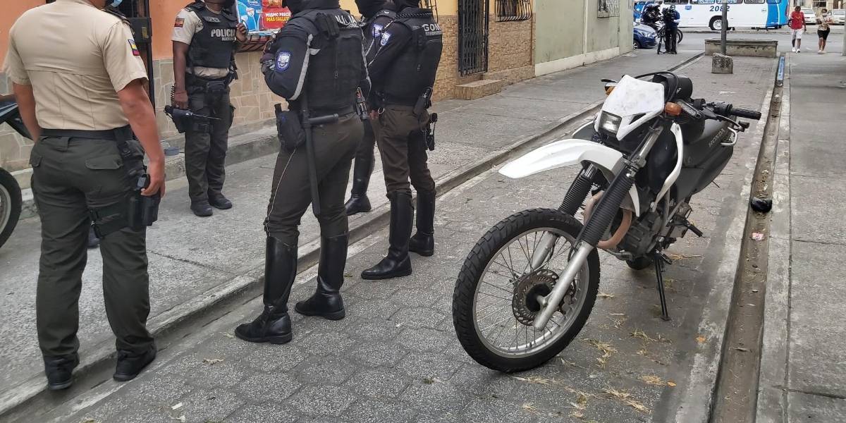 Guayaquil: policía civil y una mujer fueron baleados en el Cristo del Consuelo