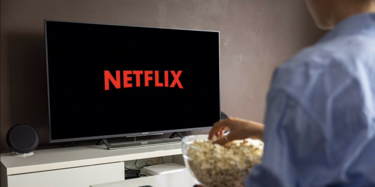 El nuevo plan con publicidad de Netflix rondará entre $7 y $9 mensuales, según Bloomberg