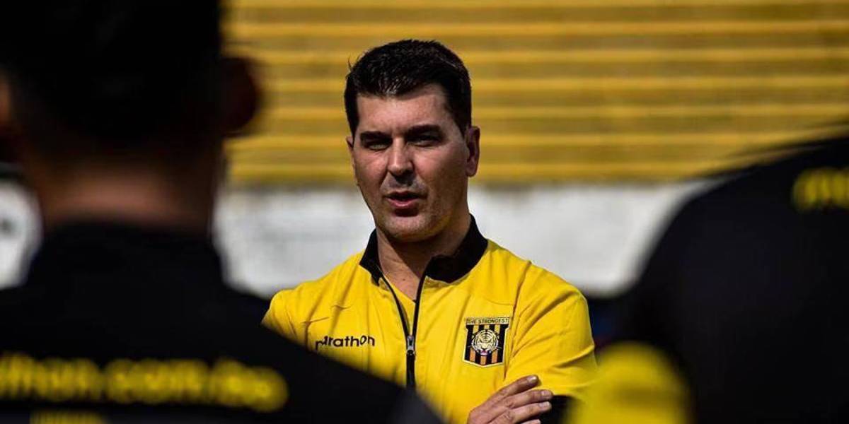 Ismael Rescalvo abandona el banquillo de The Strongest