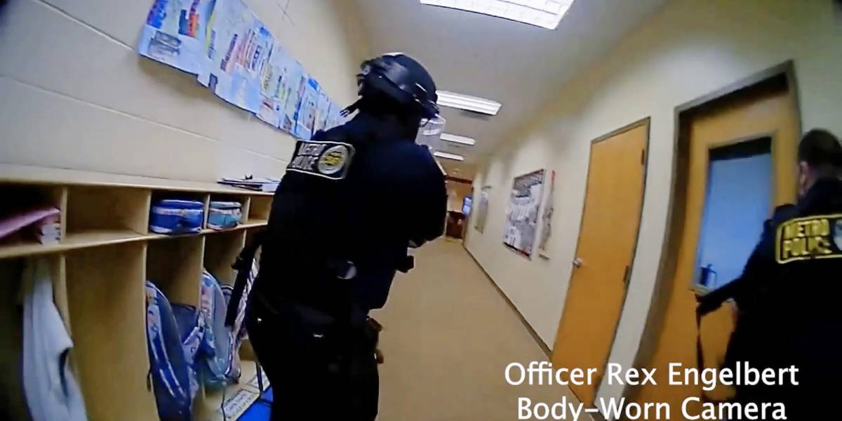Estados Unidos: captan en video cómo la Policía mató a la atacante del tiroteo en una escuela