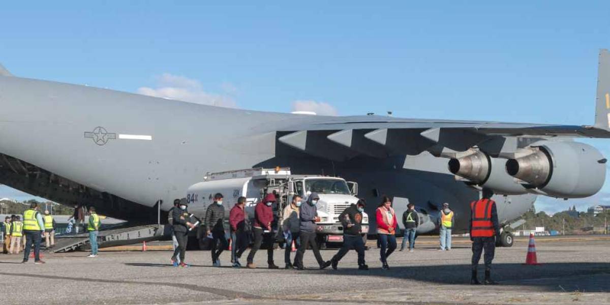 EE. UU. reanudará los vuelos de deportación a Venezuela en marzo