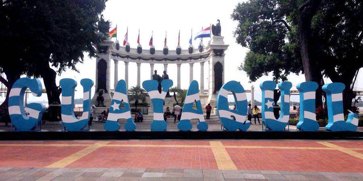 Guayaquil se llena de arte, color y ritmo en sus fiestas julianas