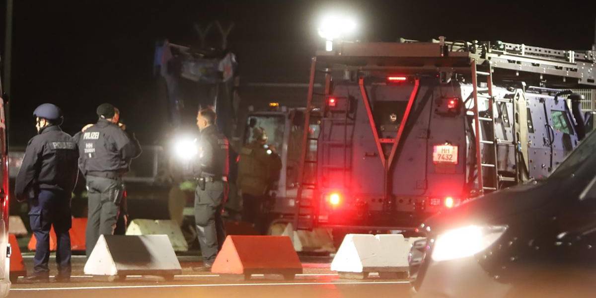 Un hombre armado retuvo a su hija por 16 horas en un aeropuerto en Hamburgo, Alemania