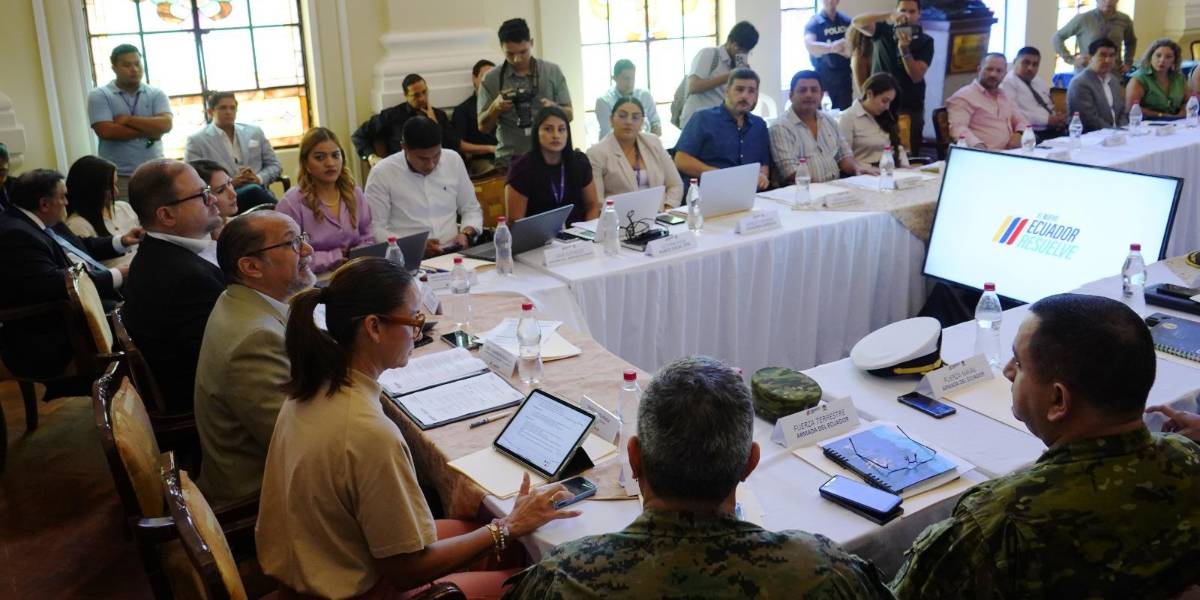 Aquiles Álvarez, pese a pugnas con Gobierno, participa en Consejo de Seguridad provincial de Guayas