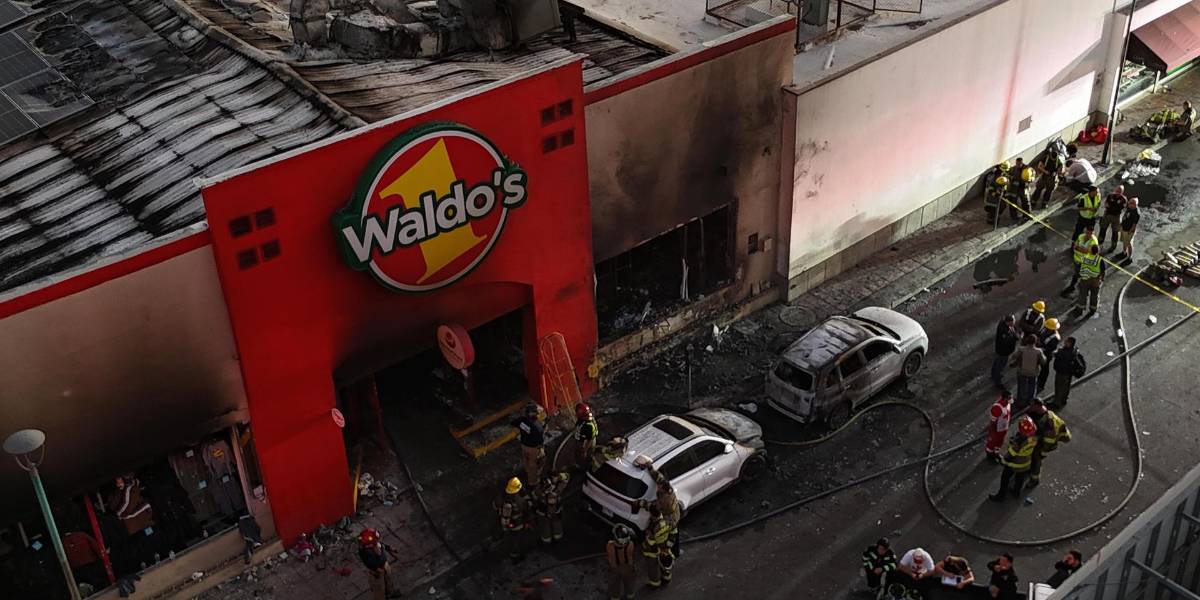 Asciende a 23 el número de muertos por incendio en una tienda en el norte de México