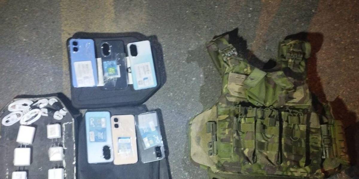 Un militar intentó ingresar celulares y cargadores a la cárcel de Cotopaxi