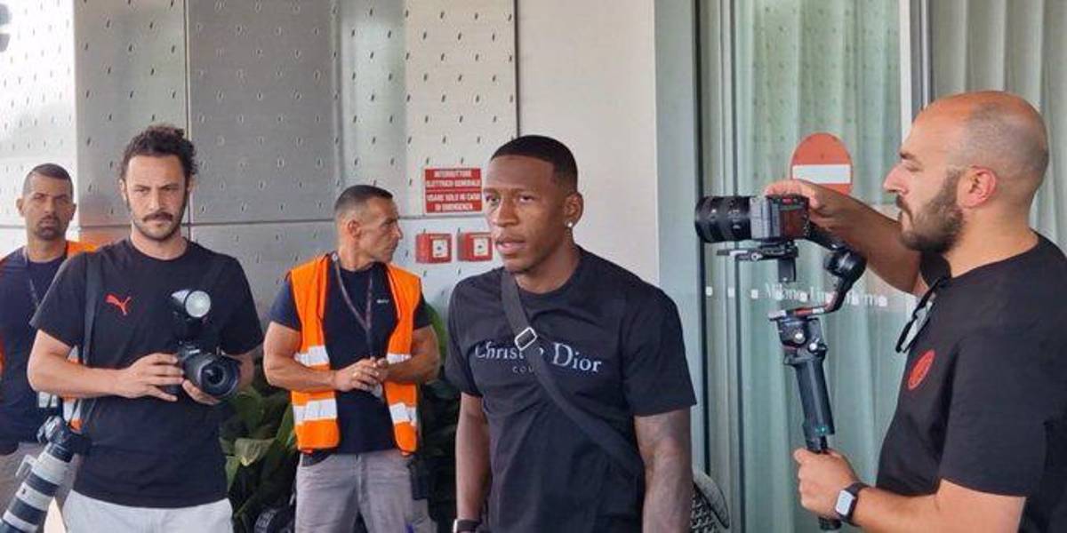 Pervis Estupiñán ya está en Italia: se somete a exámenes médicos y se une a la gira con el AC Milan