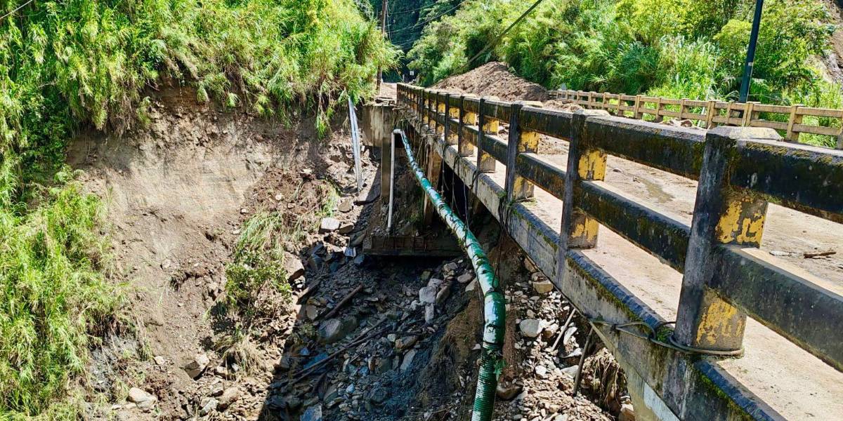 El Gobierno instalará puente bailey en la vía Baños-Puyo, aún cerrada por deslizamientos