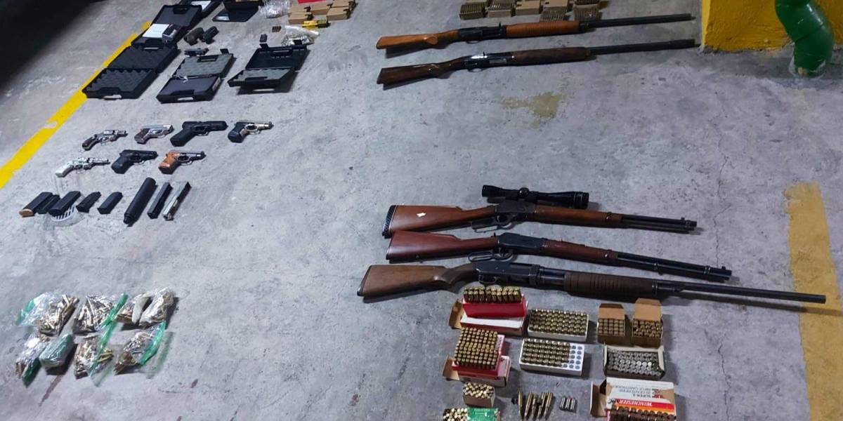 Quito: una persona fue detenida por guardar 16 armas de fuego y 2 000 municiones en una casa
